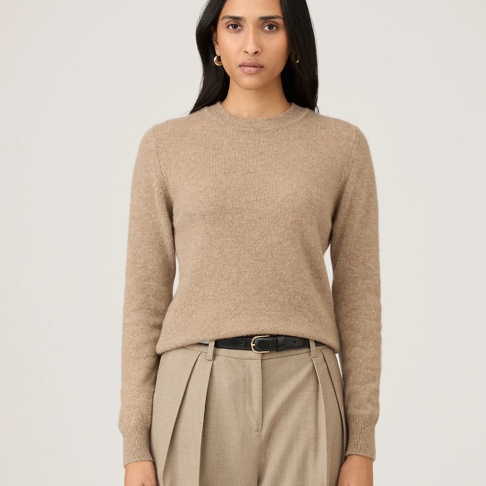 SUNSPEL Women’s Cashmere Long Sleeve Crewneck Lightweight Sweater, Mink (Tan)